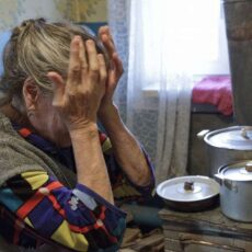 Мошенник в Шымкенте оставил пенсионерку без дома и денег