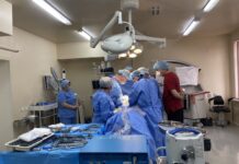 В Шымкенте 19-летней пациентки провели операцию на позвоночнике