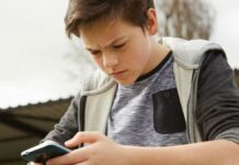 Об убийце детского интеллекта рассказал психолог