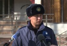 Премией поощрили полицейского, который схватил вооруженного