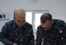 Шесть телефонов пытались пронести в тюрьму в банке меда