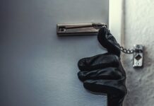 Квартирант обокрал хозяйку почти на миллион тенге