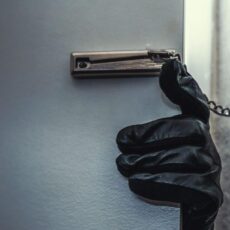 Квартирант обокрал хозяйку почти на миллион тенге
