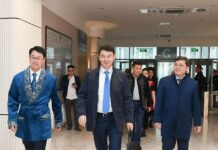 Областной акимат облачился в национальную одежду