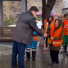 Работниц коммунальных служб преобразили в Шымкенте