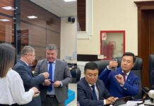 Шымкентским депутатам вручают мандаты