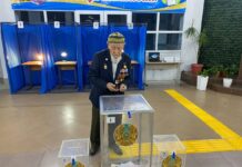 89-летний ветеран тыла проголосовал первым в Шымкенте