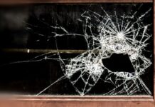 Аварийная общага держит страхе и холоде 80 малообеспеченных семей