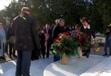 Шымкентцы возложили цветы к монументу «Қазақ еліне мың алғыс»