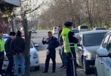 В Шымкенте за решетку пытались перебросить наркотики