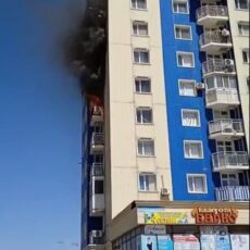 «Кидали окурки»: очевидцы рассказали о пожаре в многоэтажном доме