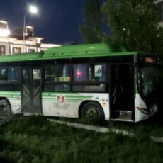 Четыре человека погибли под колесами автобуса