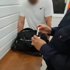 Наркотики в сигаретах пытались пронести через границу