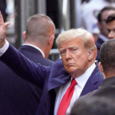 Нападение в мечети и арест Трампа: громкие мировые новости этой недели