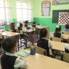 В Сарыагаше родители просят не закрывать школу, которая принадлежала Тулешову