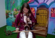 Венгерка выучила казахский язык в Туркестане