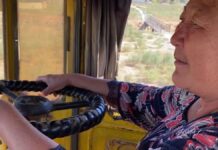 Стальной характер: жительница Арыси в 60 лет укрощает трактор