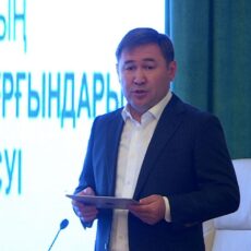 О благоустройстве дворов говорил аким с жителями Аль-Фарабийского района
