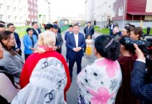 Как Айтенов решает вопросы проблемных многоэтажек