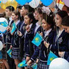 Антикор напомнил о многомиллионных штрафах за подарки учителям