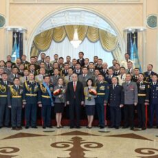 Солдаты-срочники временно освобождаются от кредитов -Токаев