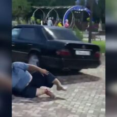 Мужчина переехал депутата и его помощника: подробности инцидента