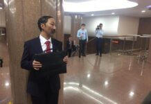 «Просили не пародировать депутатов»: актер Толепберген Байсакалов о своих скетчах