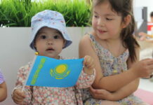 В ЦОНах Шымкента поздравили детей