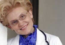 Афишу с рекламой центра Елены Малышевой в Шымкенте убрали