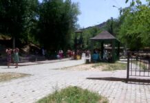 Как горожане спасаются от знойной жары