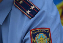 Двоих полицейских осудили за системную коррупцию в Шымкенте