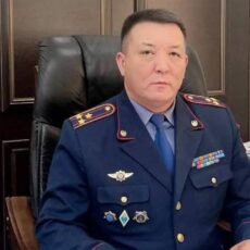 Начальника миграционной полиции Шымкента подозревают в получении взятки в 1000$