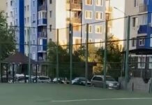 Шымкентцы спасаются от жары, ночуя на футбольном поле