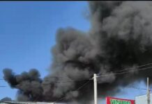 Очевидцы говорят об огромном ущербе от пожара в Старом городе Шымкента