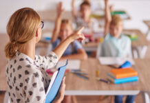 Зарплаты педагогам увеличат на 2,5 раза с 1 сентября