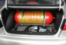 Почти 700 владельцев машин на автогазе привлекли к ответственности