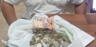 Шымкентец взломал благотворительный ящик в ТРЦ средь бела дня