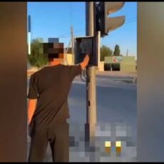 Подростки играли со светофором в Туркестанской области