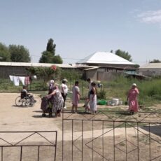 Без воды и дорог живут жители села в Туркестанской области