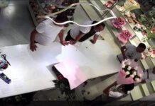 Детали нашумевшего «цветочного» скандала в Шымкенте