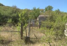 Могилы разрушены, а кости снаружи: Как детский лагерь оказался на территории кладбища