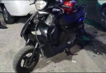 Беременная девушка на скутере врезалась в легковушку в Шымкенте