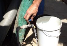 Жители микрорайона Коксай жалуются на плохой напор воды