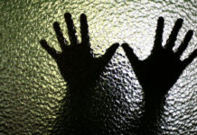 Склонил школьницу к сексу, снял это на видео и довел до суицида