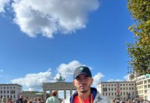 Шымкентский депутат пробежал на марафоне в Берлине