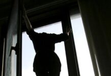 Девушка спрыгнула с 5 этажа в Шымкенте