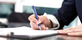 Петицию за снижение зарплаты чиновникам начали подписывать казахстанцы