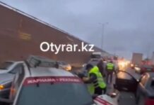 Два автомобиля столкнулись в Шымкенте. Есть пострадавшие