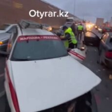 Два автомобиля столкнулись в Шымкенте. Есть пострадавшие