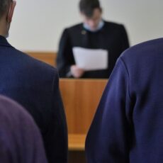 639584_Klipart_na_temu_sudebnoe_zasedanie_Kurgan_oglashenie_prigovora_arest_sudebnoe_zasedanie_sudyya_sud_sudebnoe_delo_250x0_5208.3481.0.0